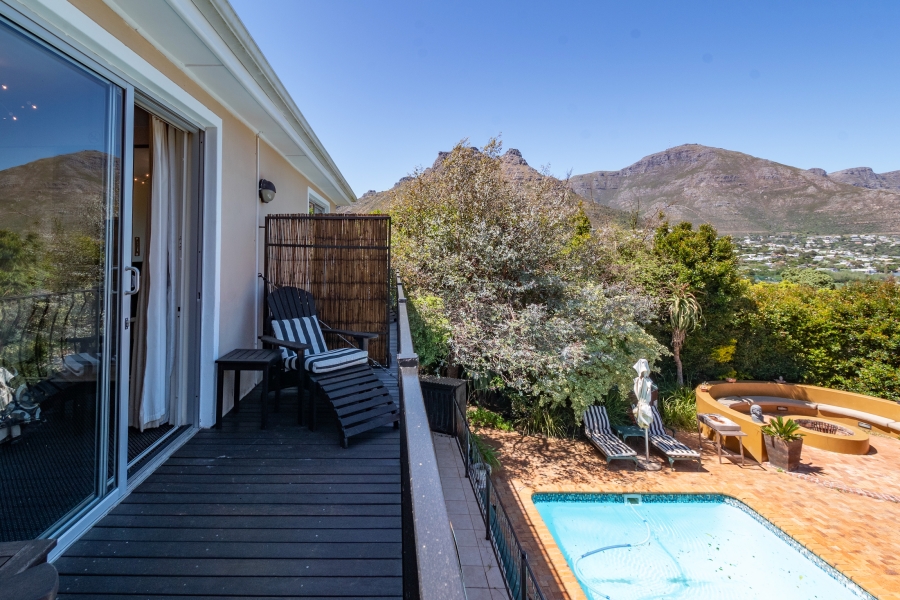 8 Bedroom Property for Sale in Hout Bay Western Cape